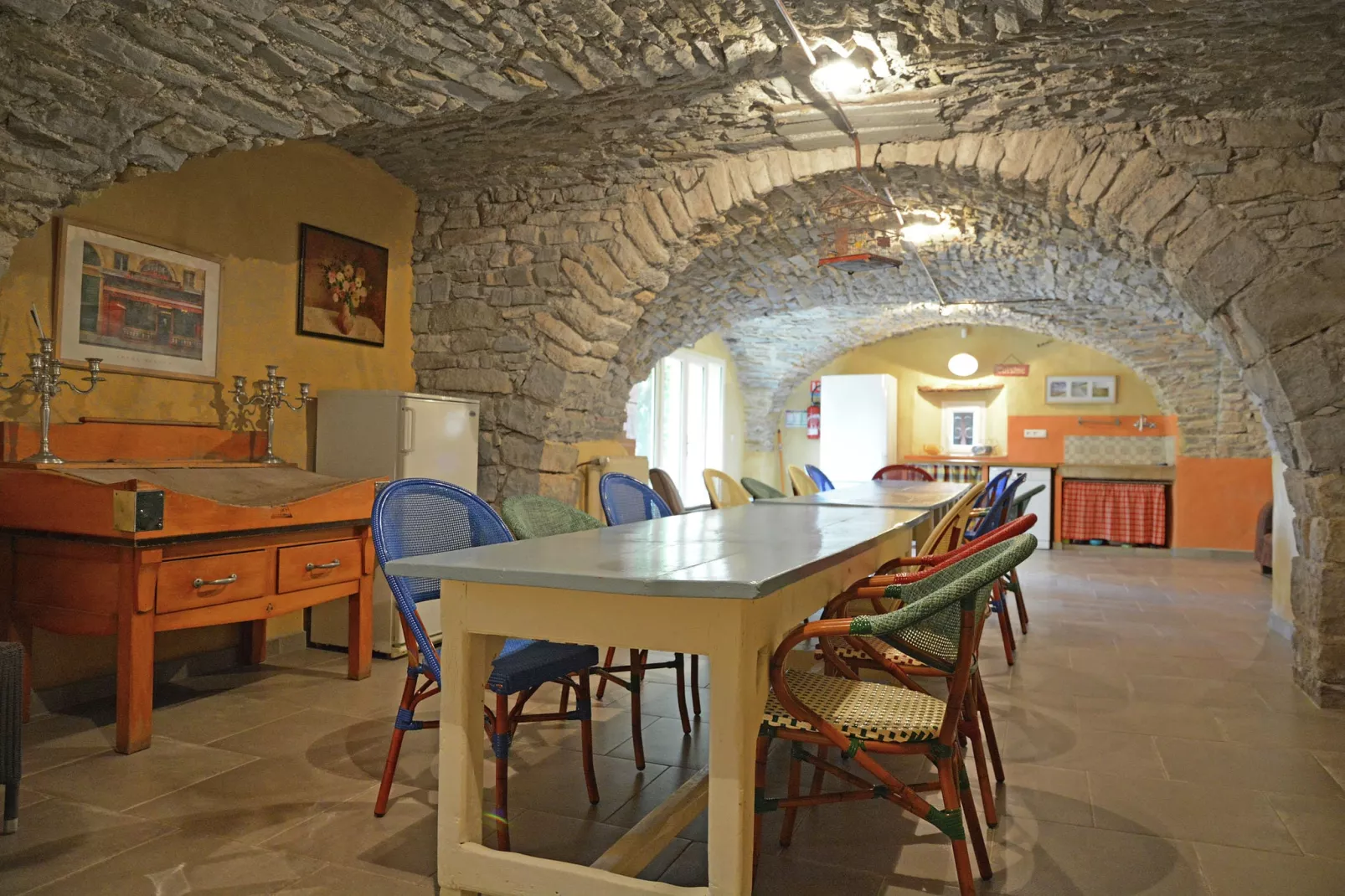Chez l'antiquaire-Dining room