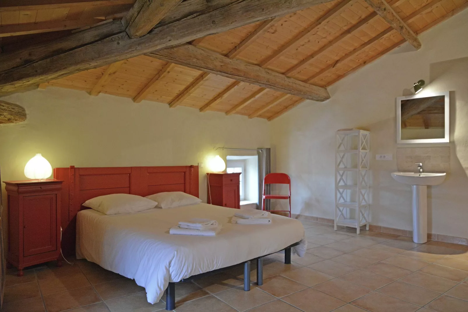 Chez l'antiquaire-Bedroom