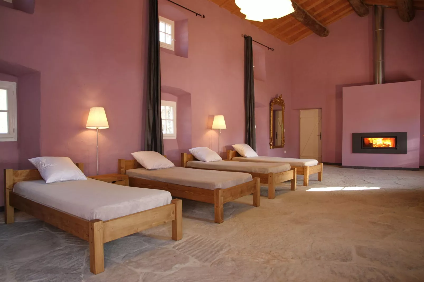 Chez l'antiquaire-Bedroom