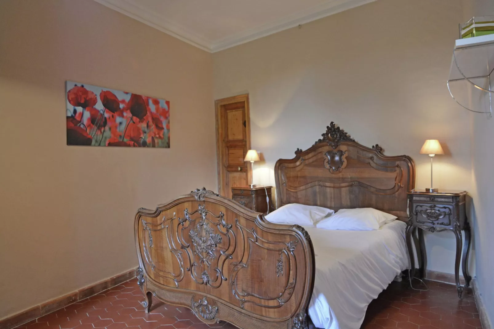 Chez l'antiquaire-Bedroom