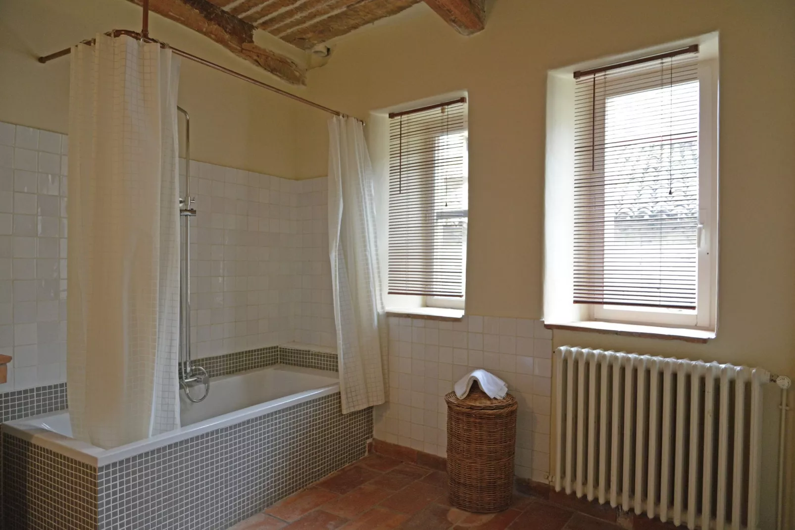 Chez l'antiquaire-Bathroom