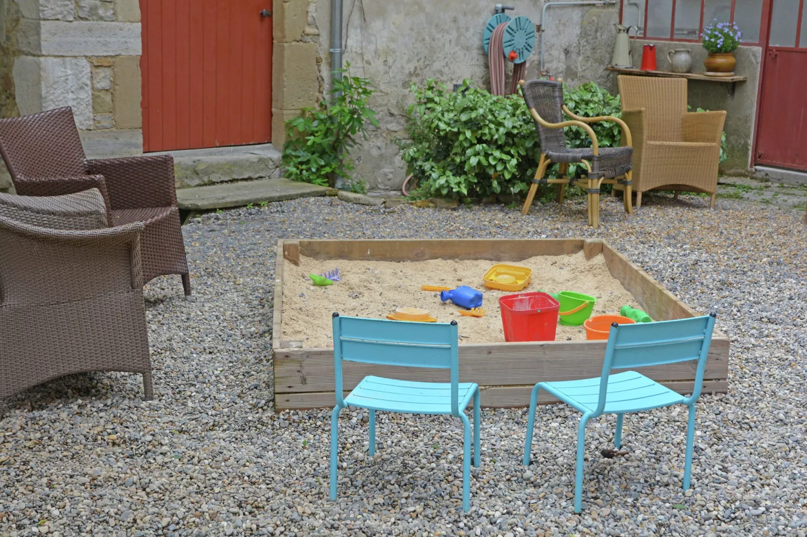Chez l'antiquaire-Gardens summer