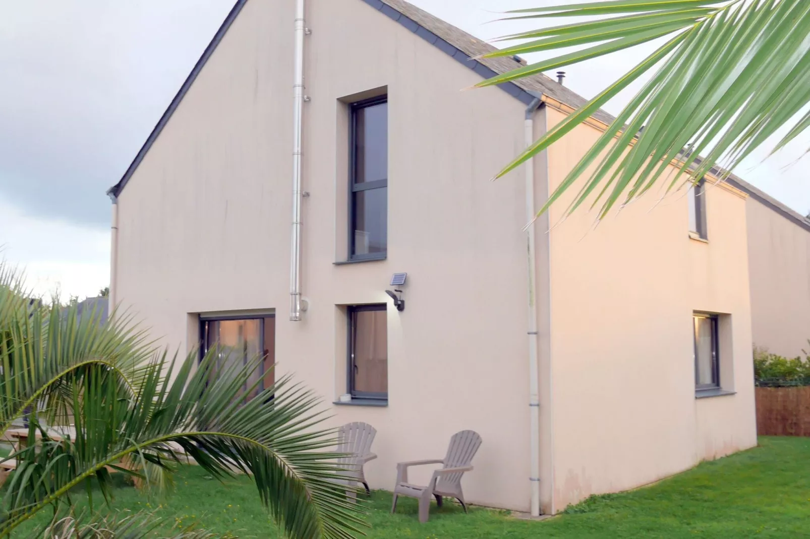 Komfortables Ferienhaus in Strandnähe Guissény-Exterior summer