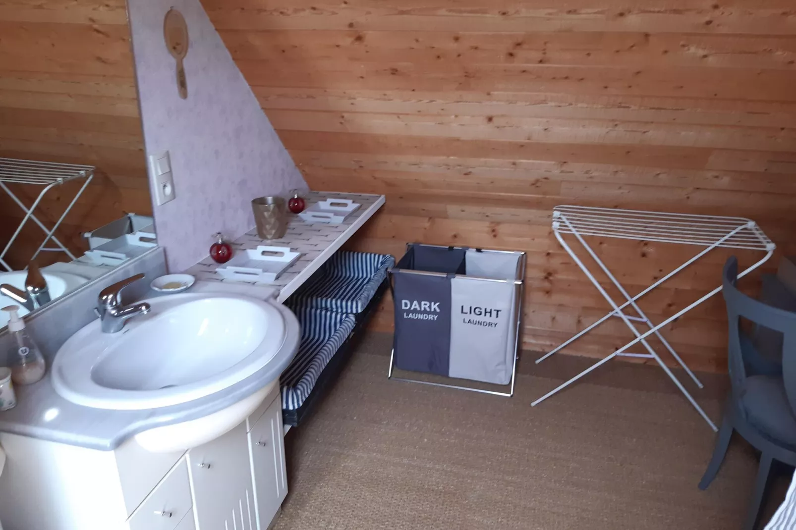 Natursteinhaus Plounévez-Lochrist-Bathroom