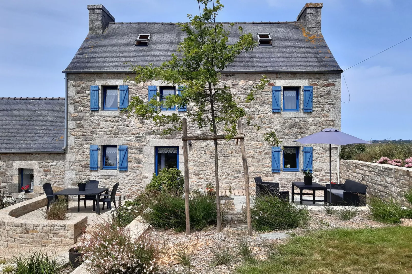 Natursteinhaus Plounévez-Lochrist-Exterior summer
