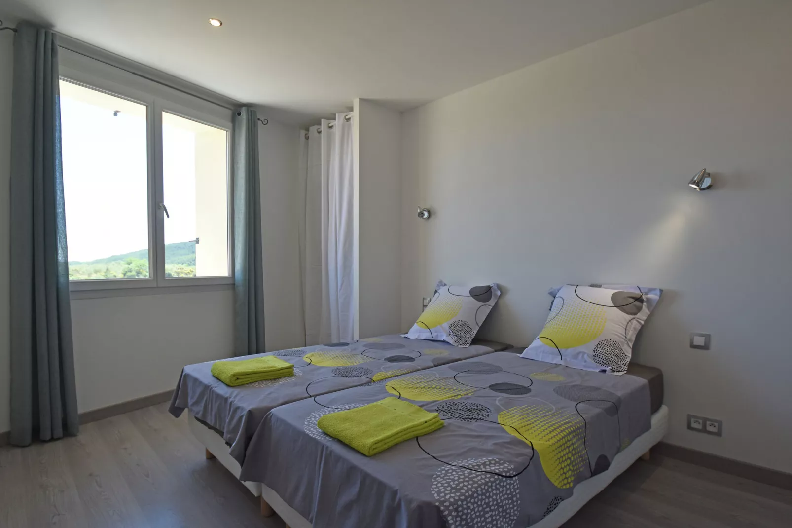 Maison Piscine Village Vue Imprenable-Bedroom