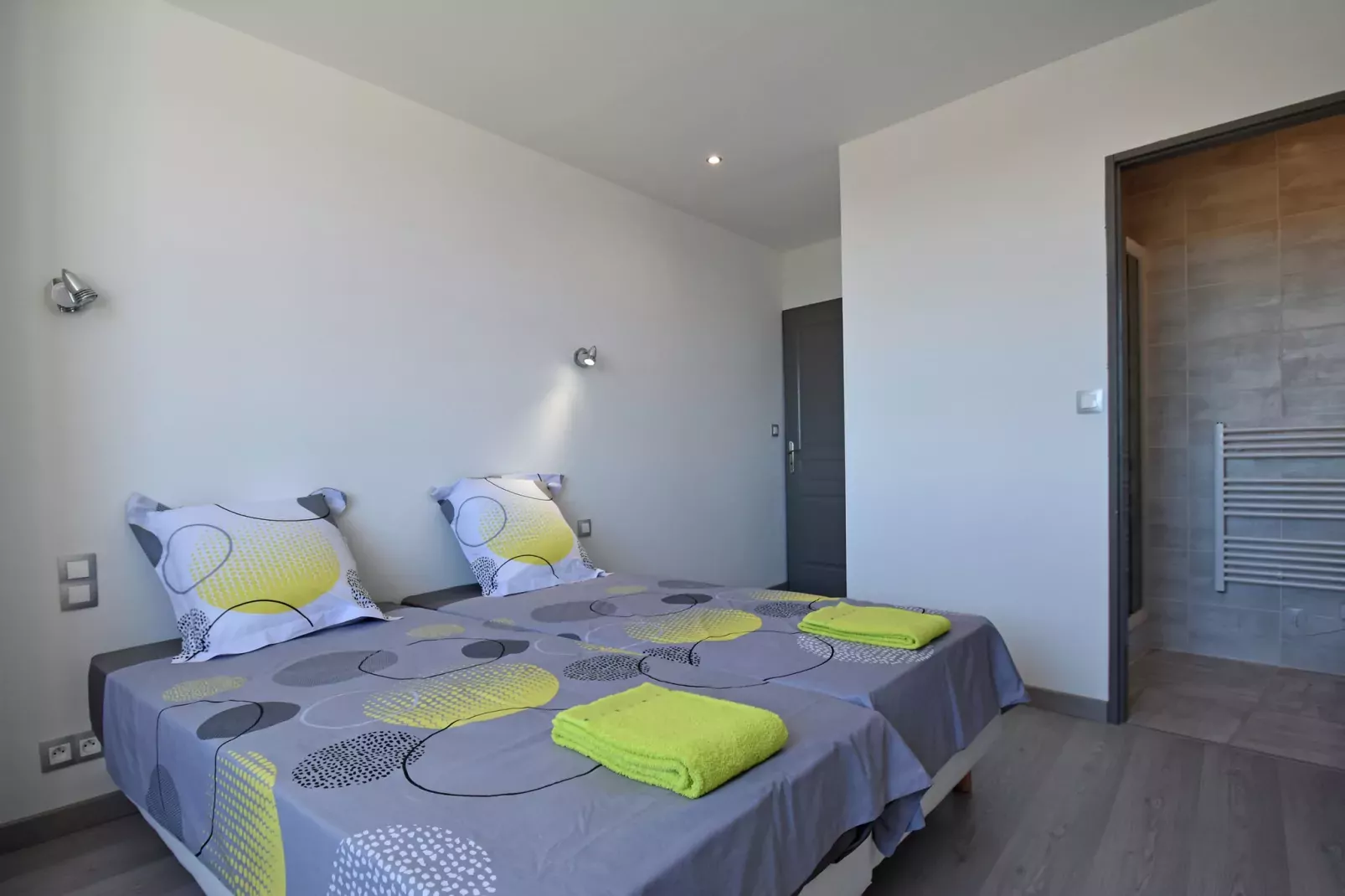 Maison Piscine Village Vue Imprenable-Bedroom