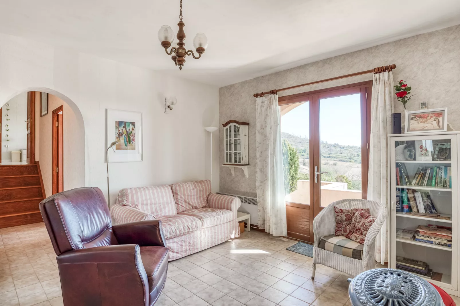 Sourire du Soleil-Living room