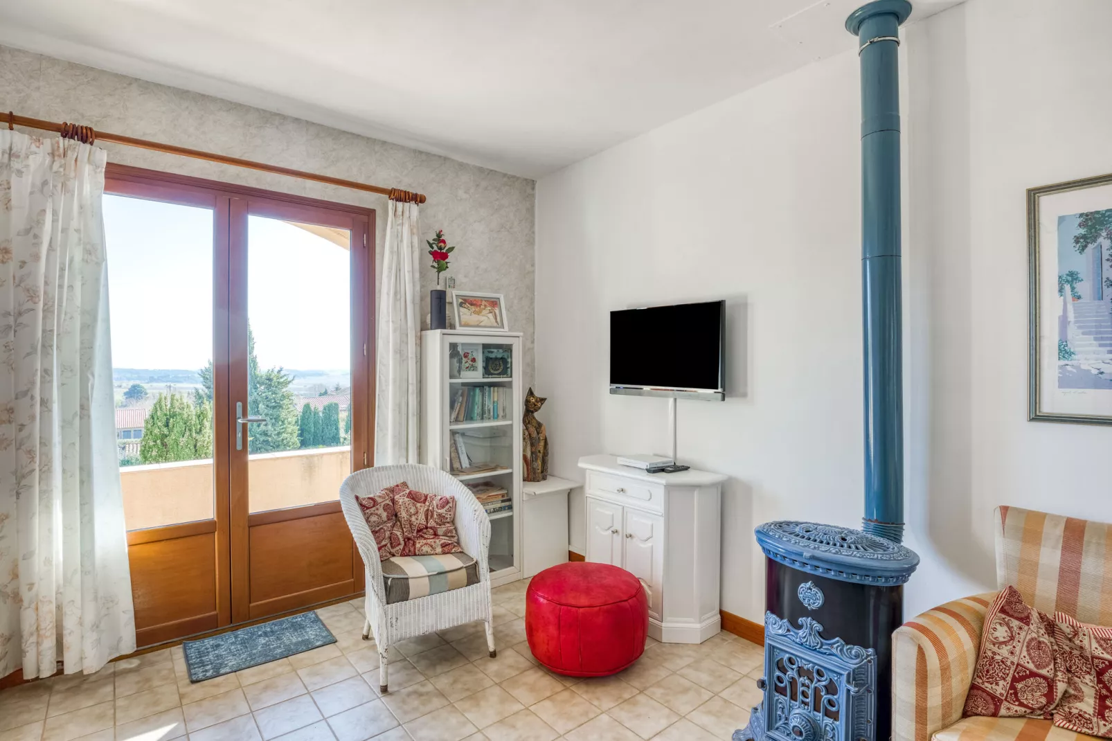 Sourire du Soleil-Living room