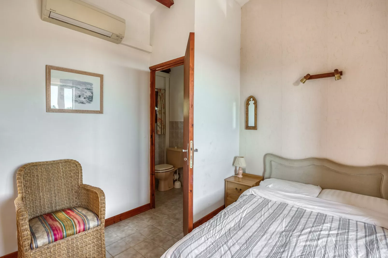 Sourire du Soleil-Bedroom