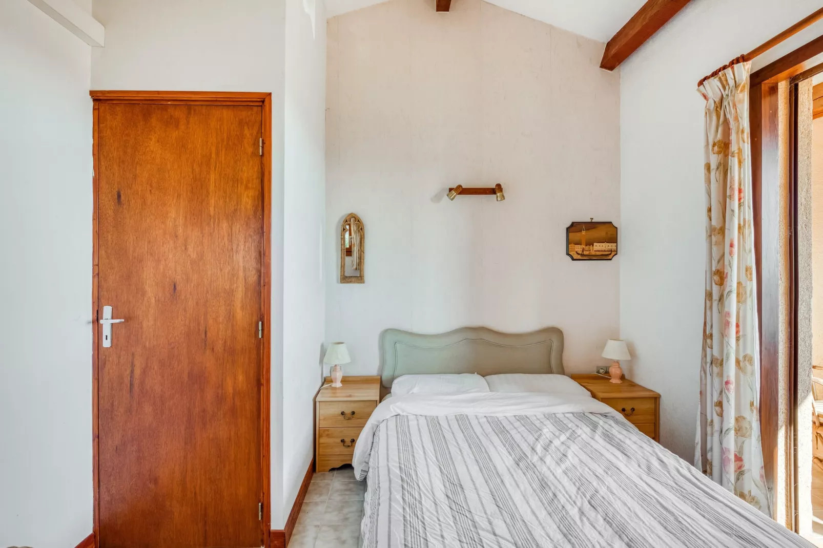 Sourire du Soleil-Bedroom