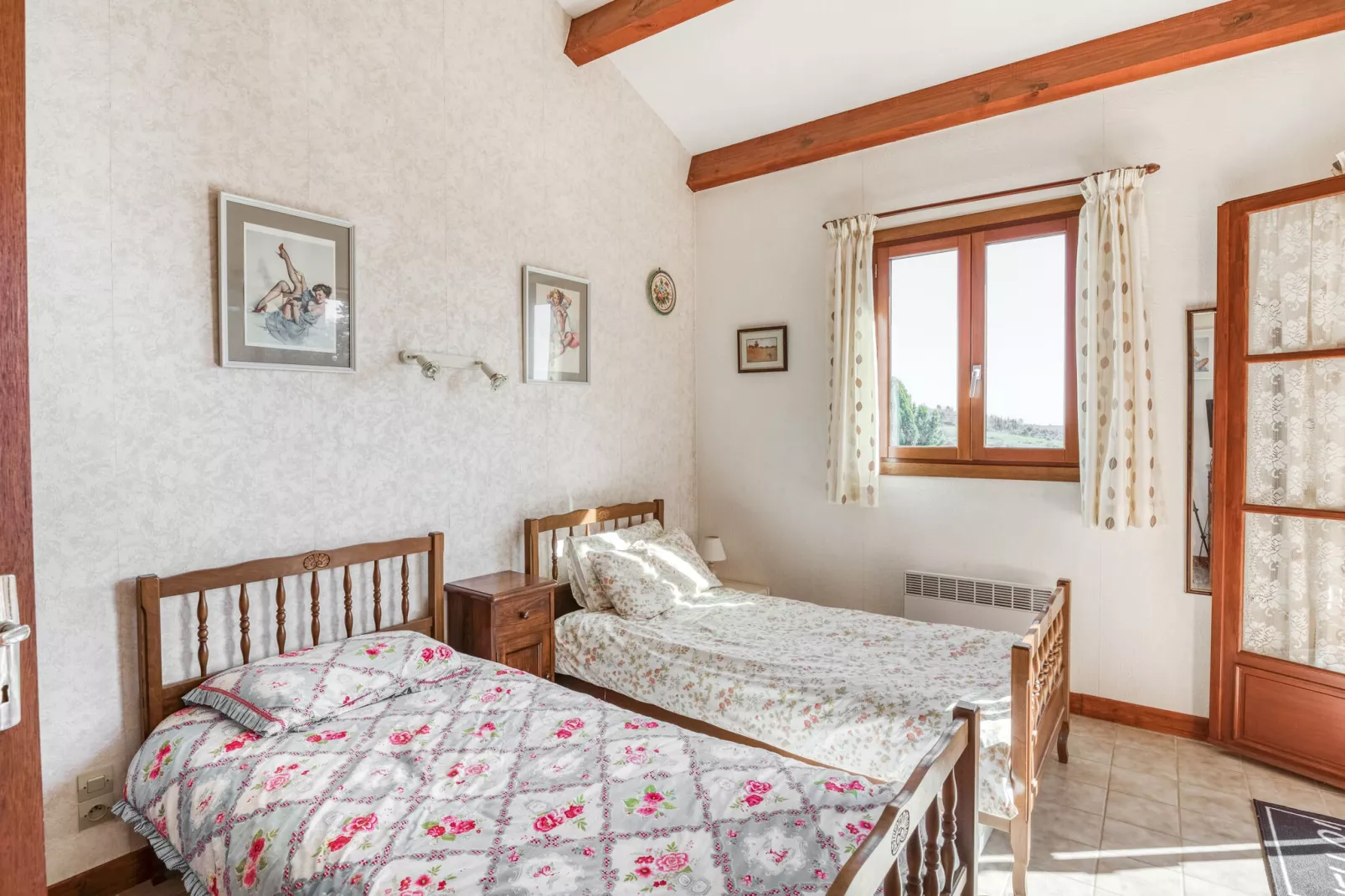 Sourire du Soleil-Bedroom