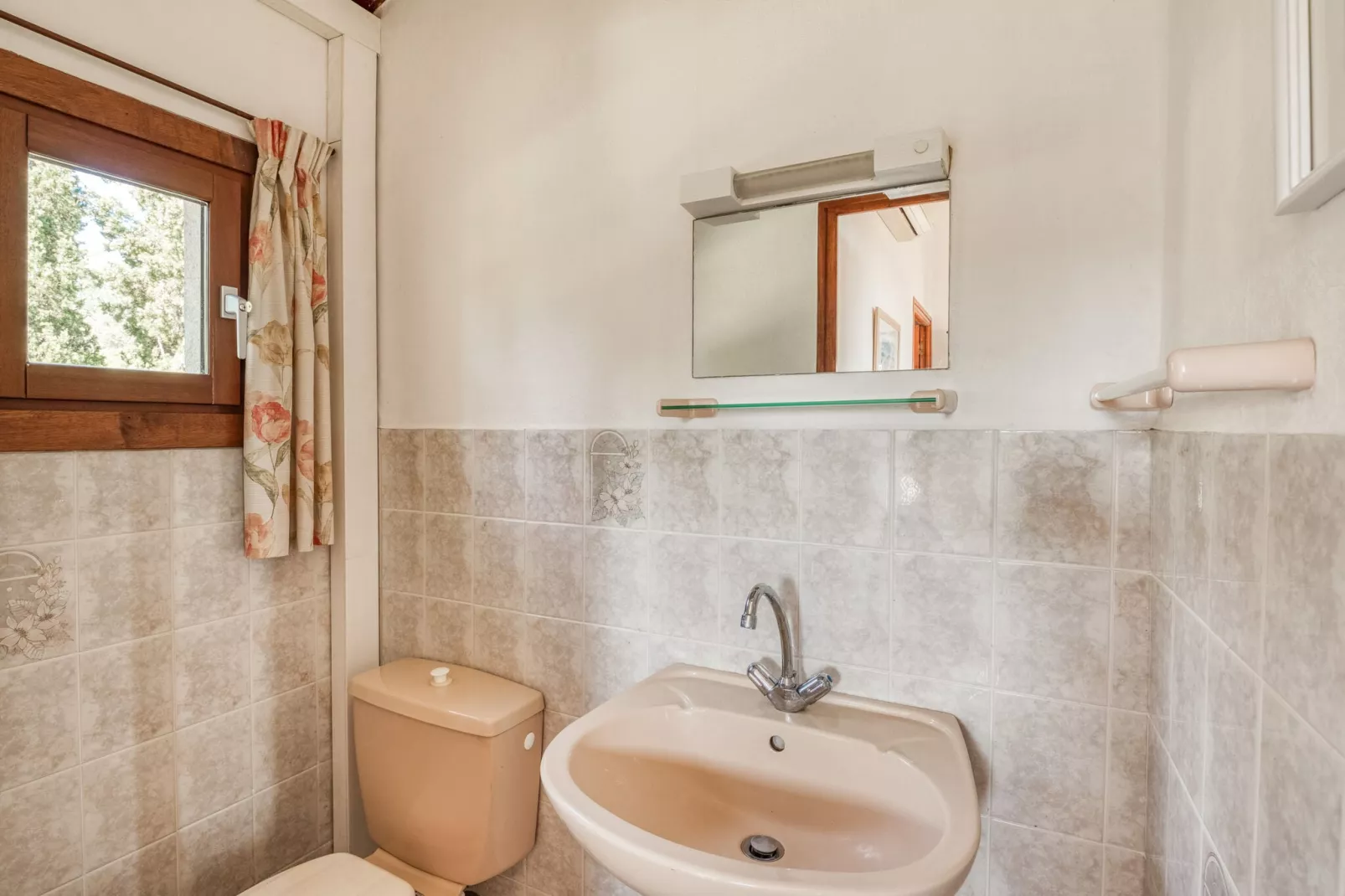 Sourire du Soleil-Bathroom