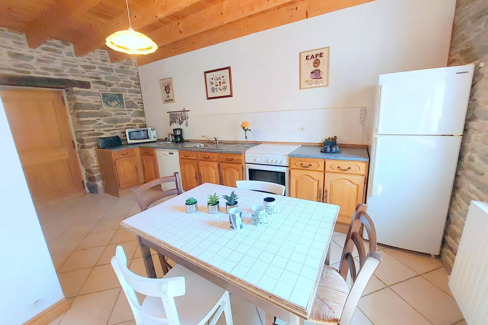 Steinhaus mit Kamin Plouénan-Kitchen