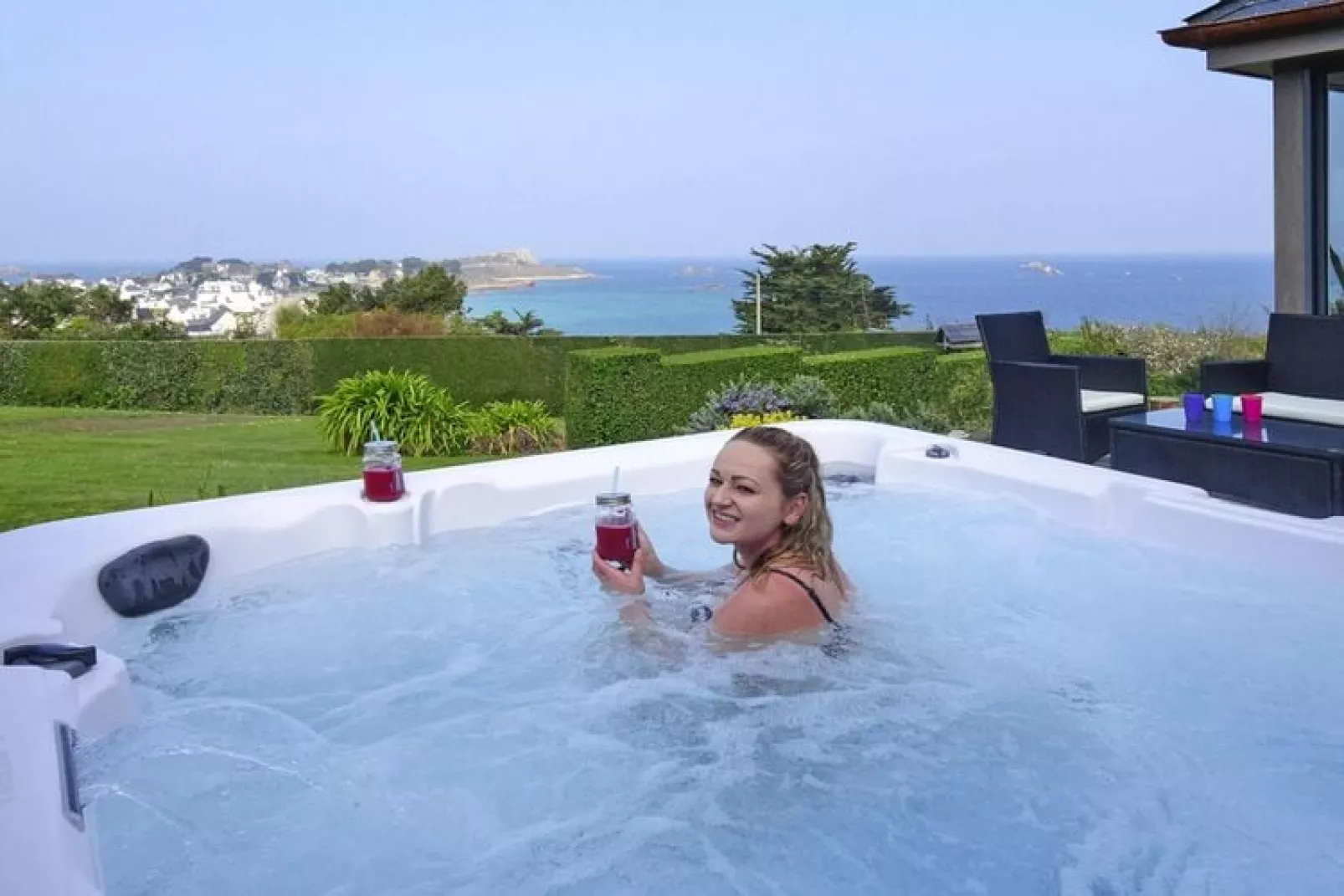 Natural stone house with private Jacuzzi on Breton estate Plougasnou-Facilities