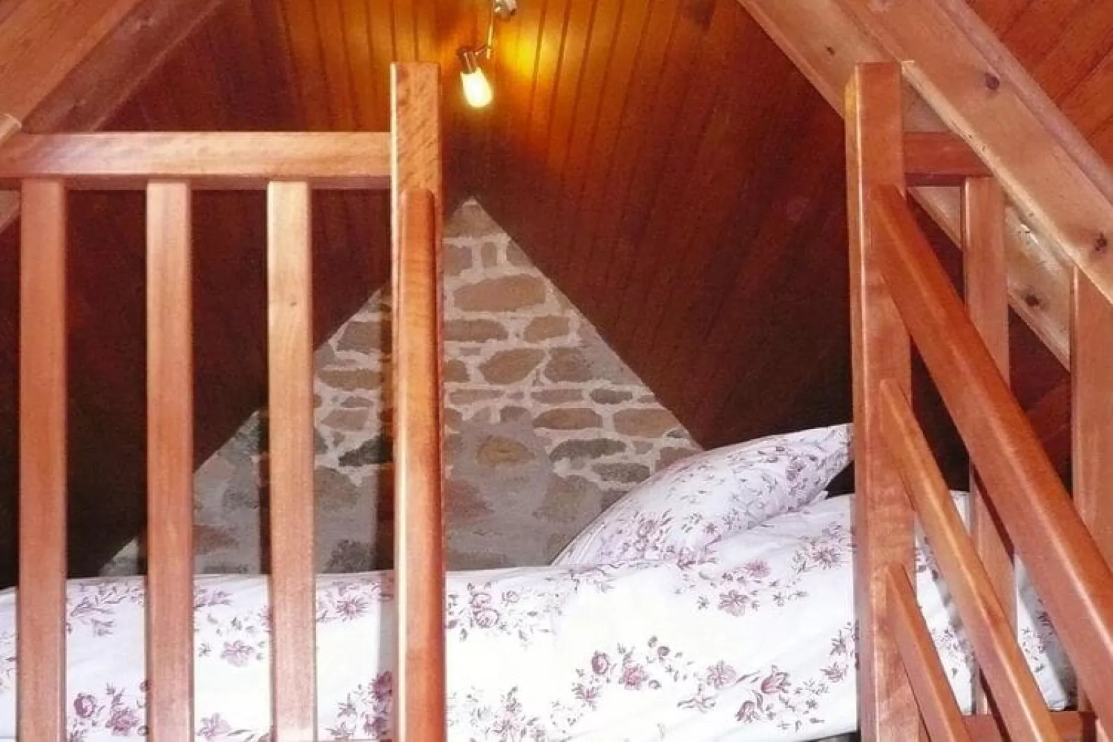 Natural stone house with private Jacuzzi on Breton estate Plougasnou-Bedroom