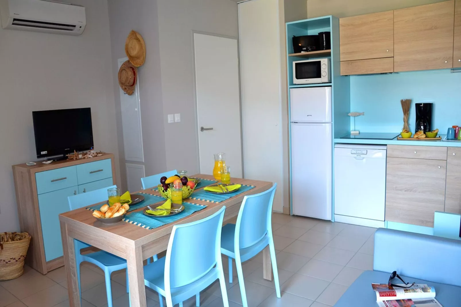 La Grenadine 2-Living room