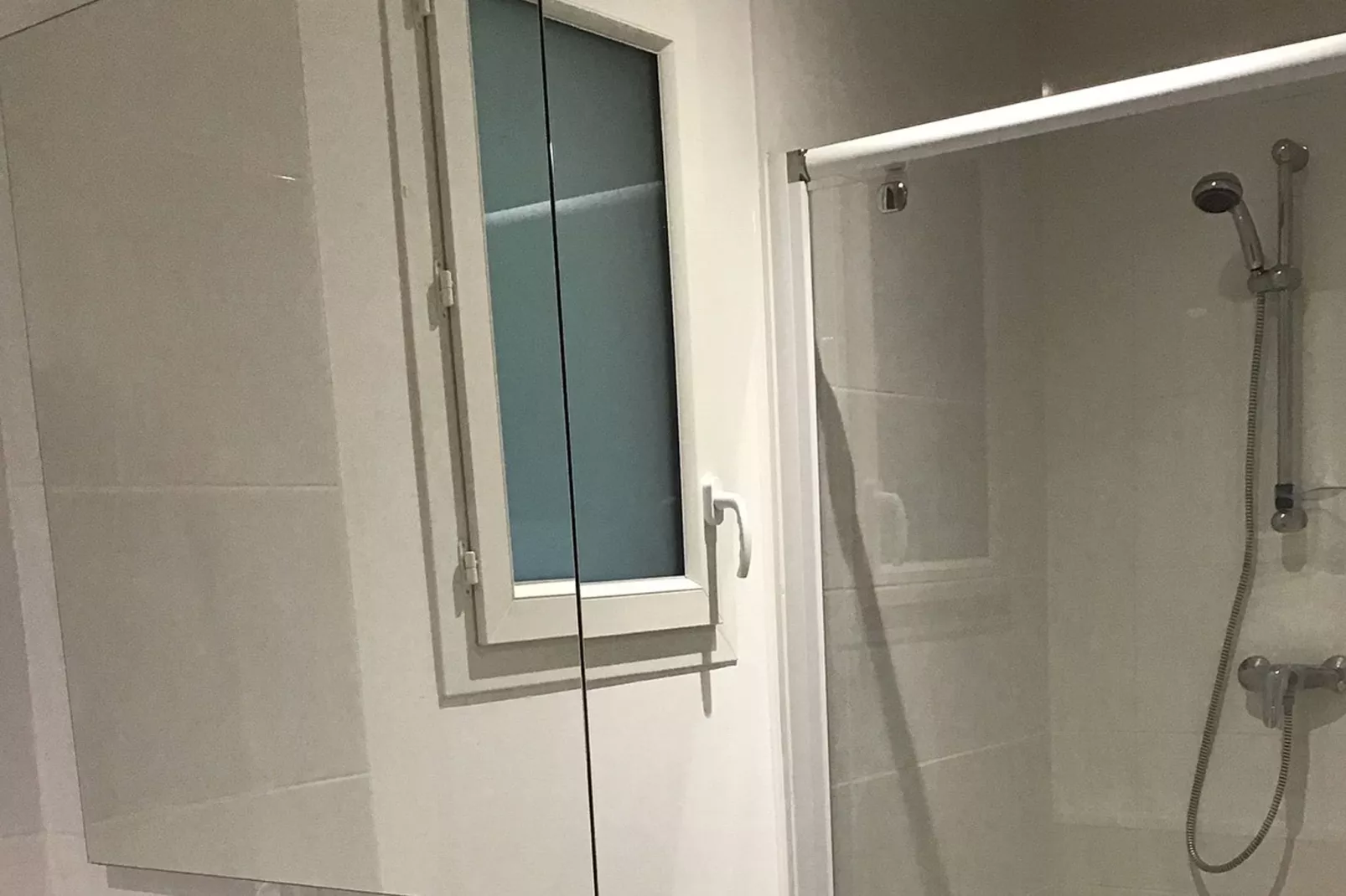 Les Mûriers-Badezimmer