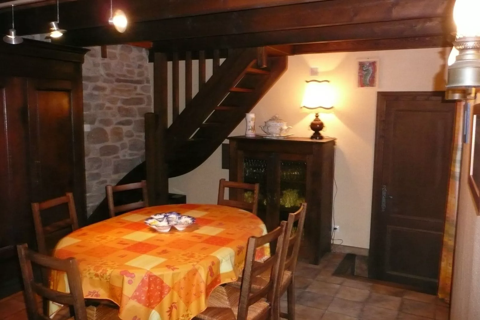 Granitsteinhaus Sibiril-Salle à manger