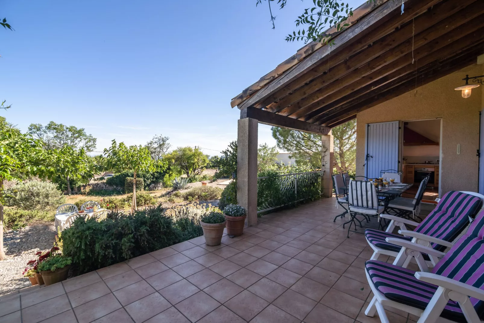Villa Les Garouillettes-Terrace balcony