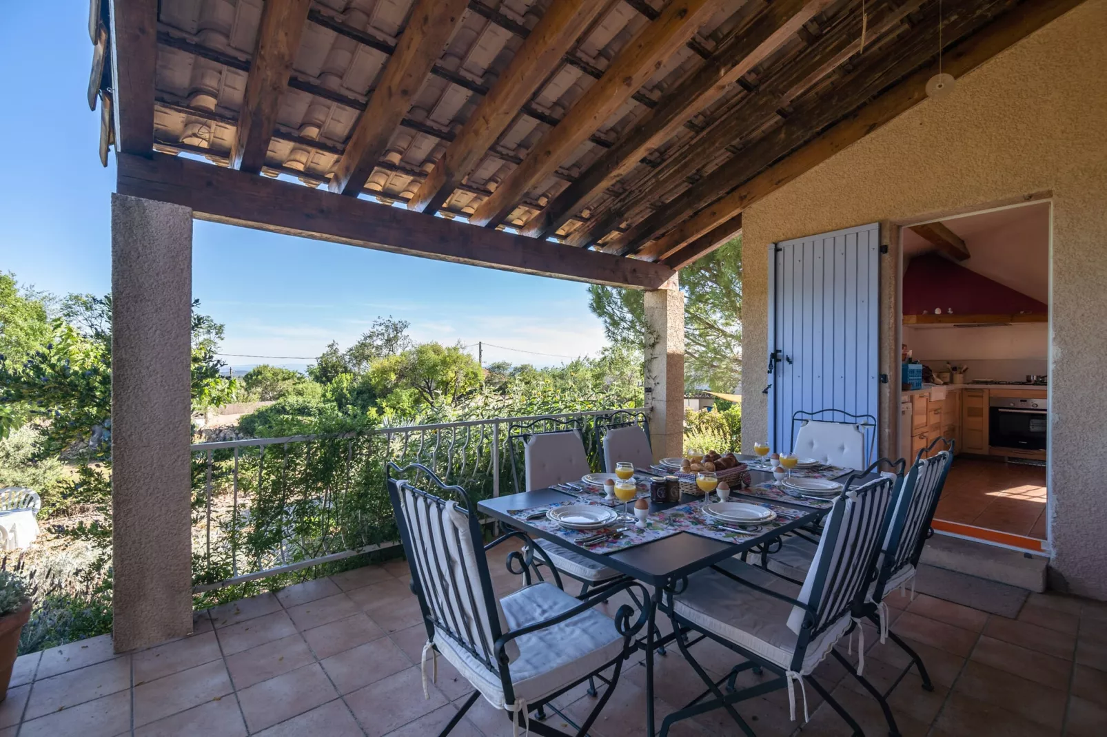 Villa Les Garouillettes-Terrace balcony