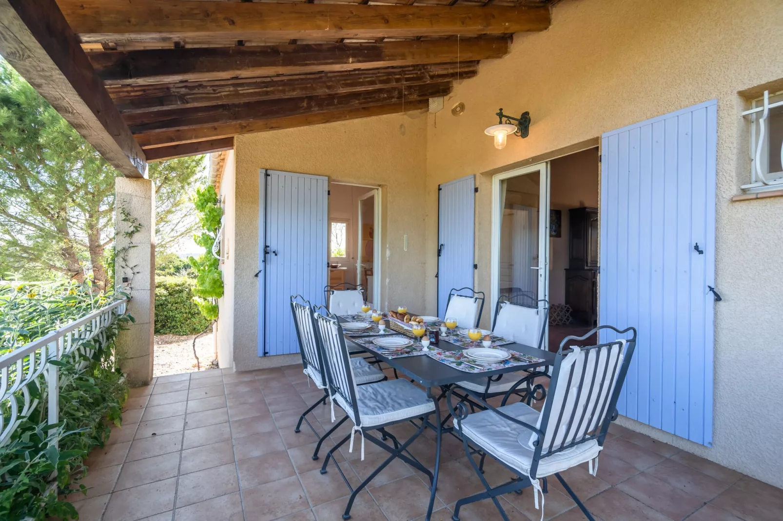 Villa Les Garouillettes-Terrace balcony