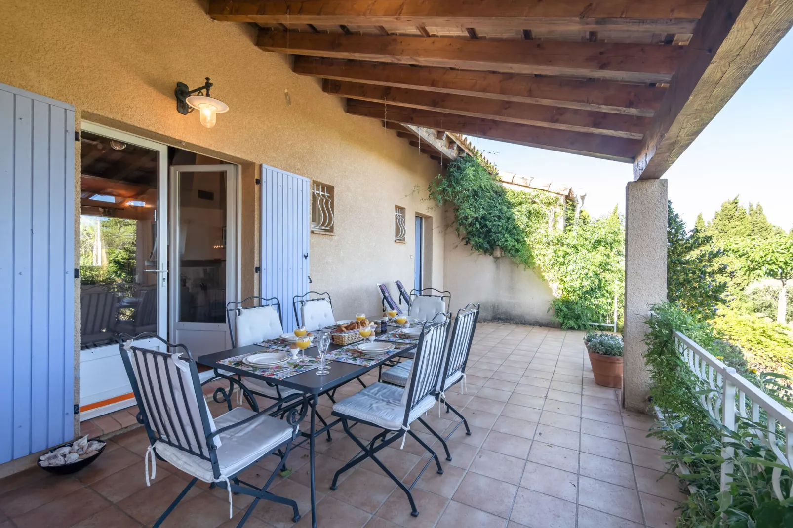 Villa Les Garouillettes-Terrace balcony