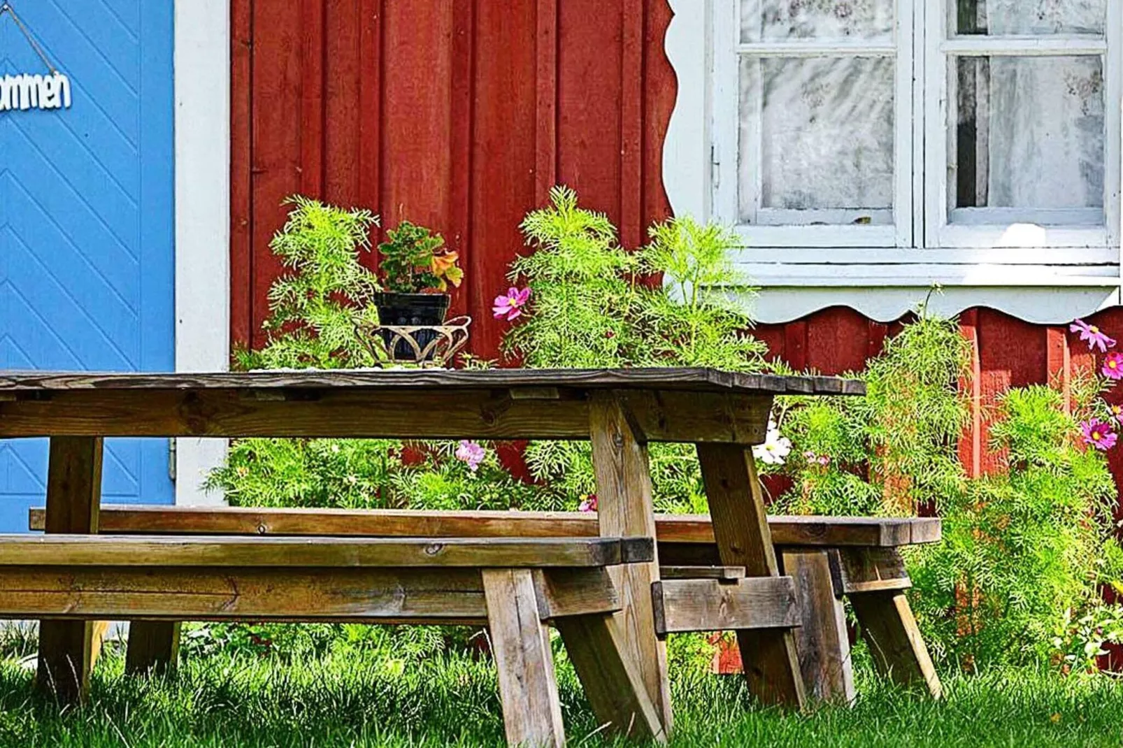Tranquil Lake View Cottage-By Traum-Outdoor