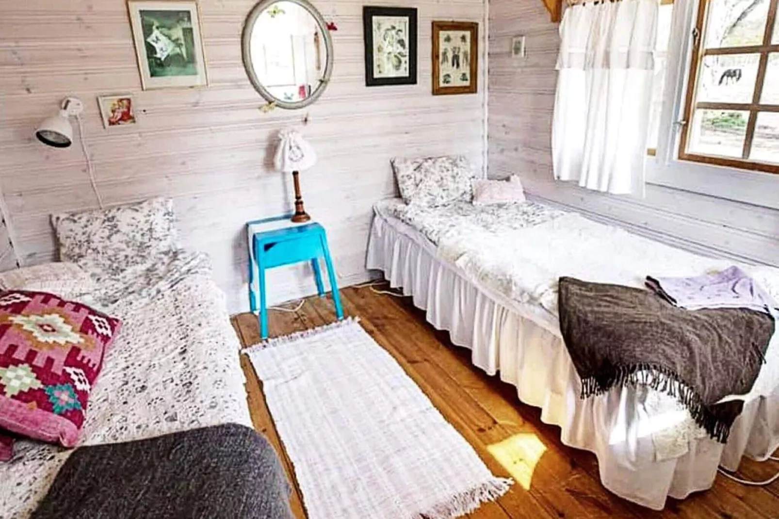 Tranquil Lake View Cottage-By Traum-Indoor