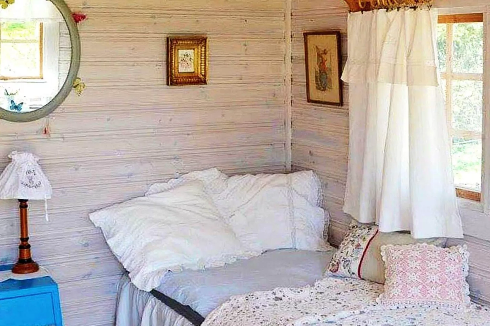 Tranquil Lake View Cottage-By Traum-Indoor