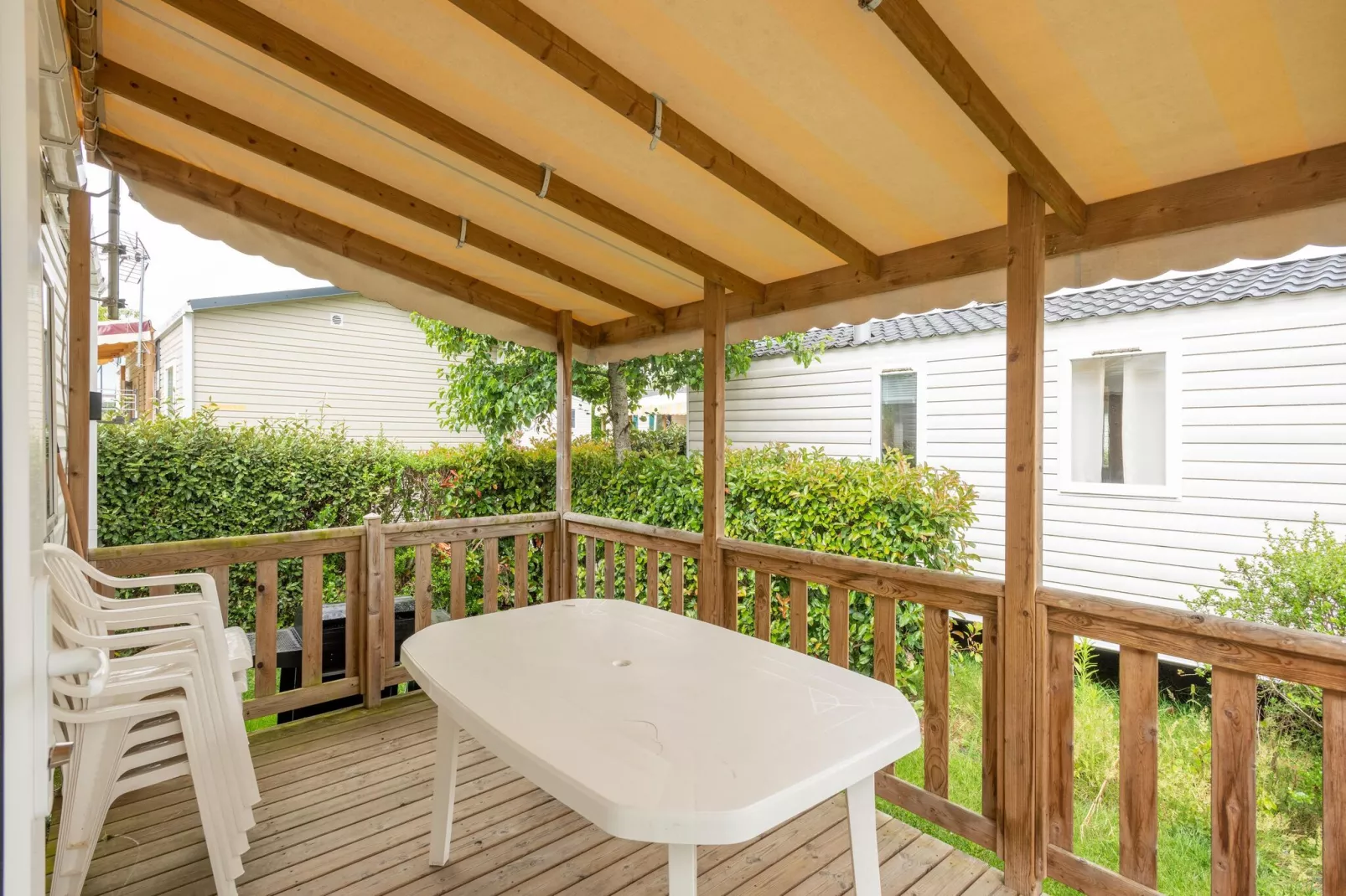 Mobilhome Excellence 6 personnes-Terrassenbalkon