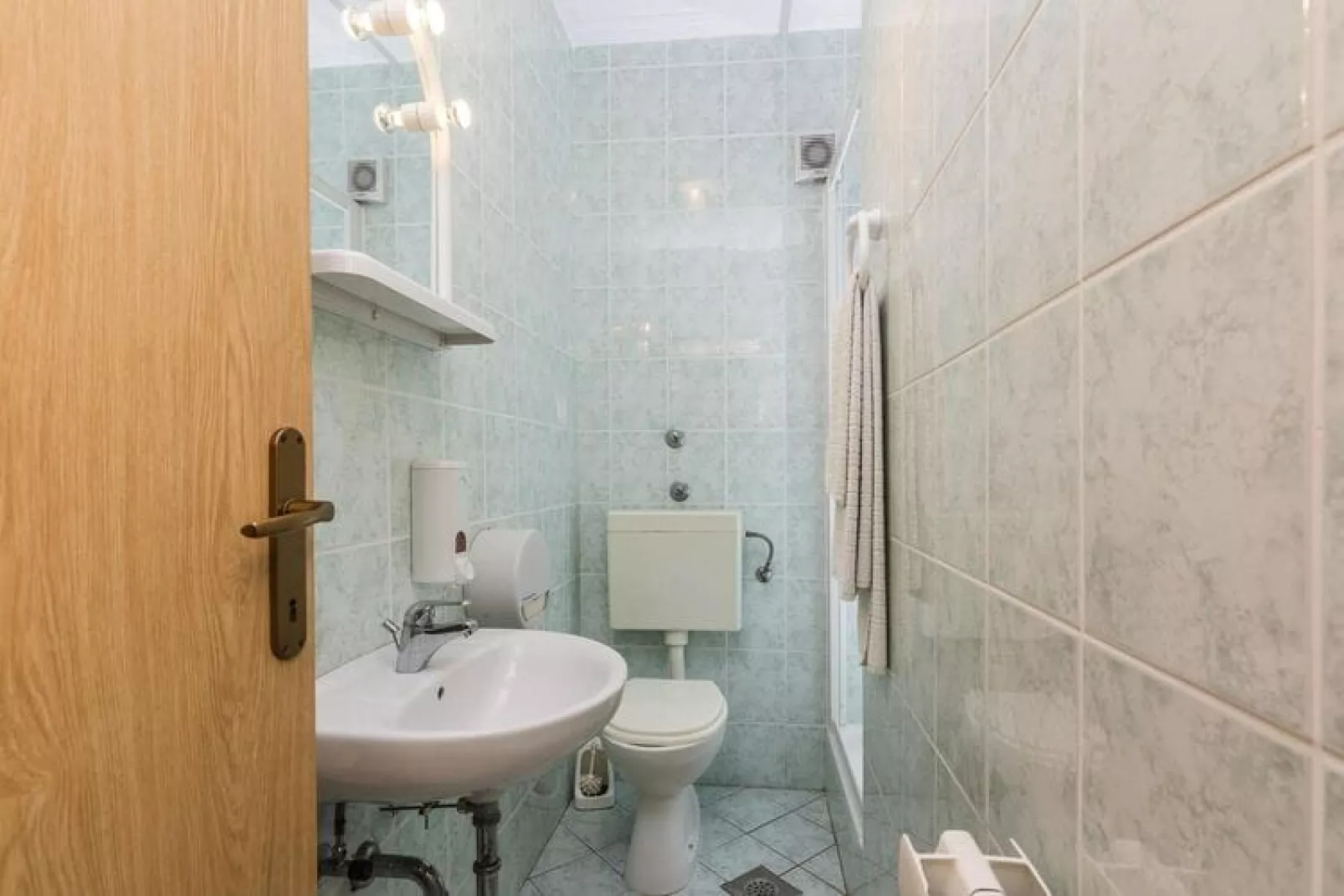 Apartments Albi, Zaton-Studio A3, ca. 25 qm, bei Bel. mit 2 Erw. + 1-Salle de bain