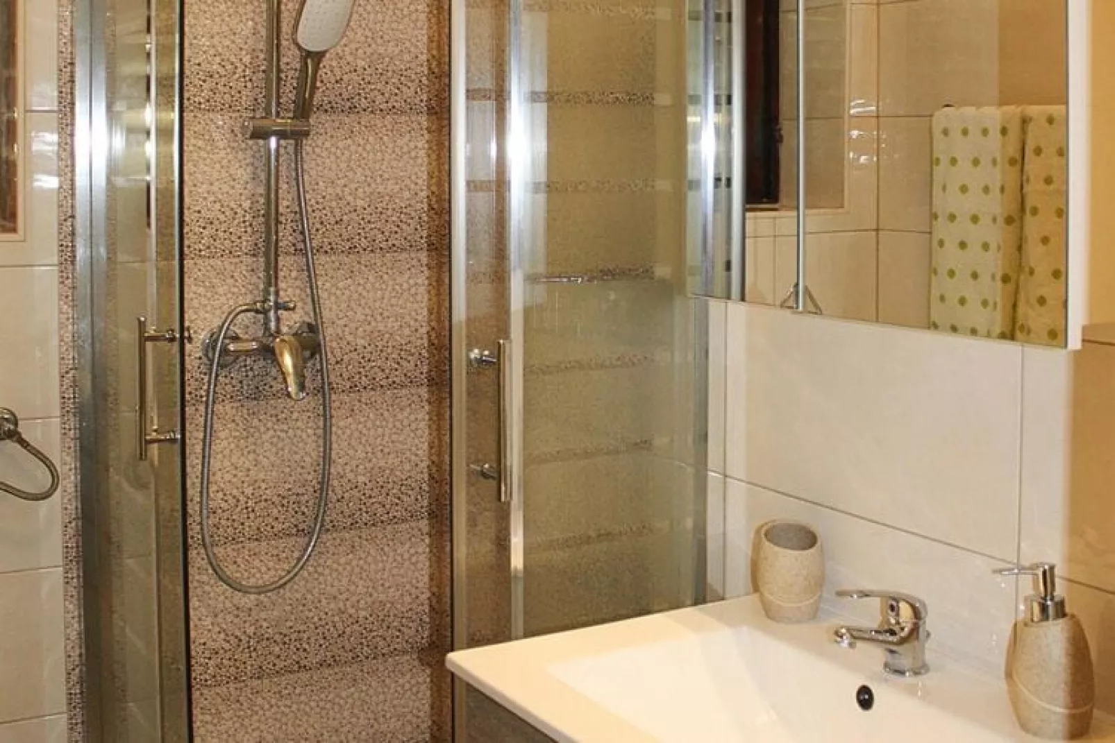 Apartments Sunday Kozino  A4 - 42 qm EG 3-4 Pers-Bathroom