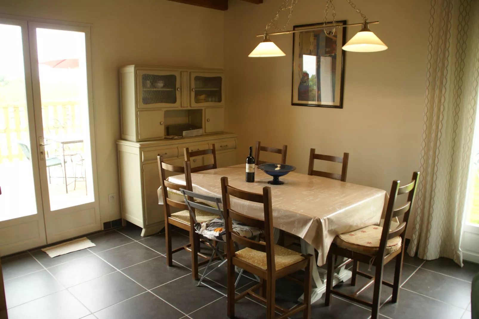 Maison avec piscine chauffée-Dining room