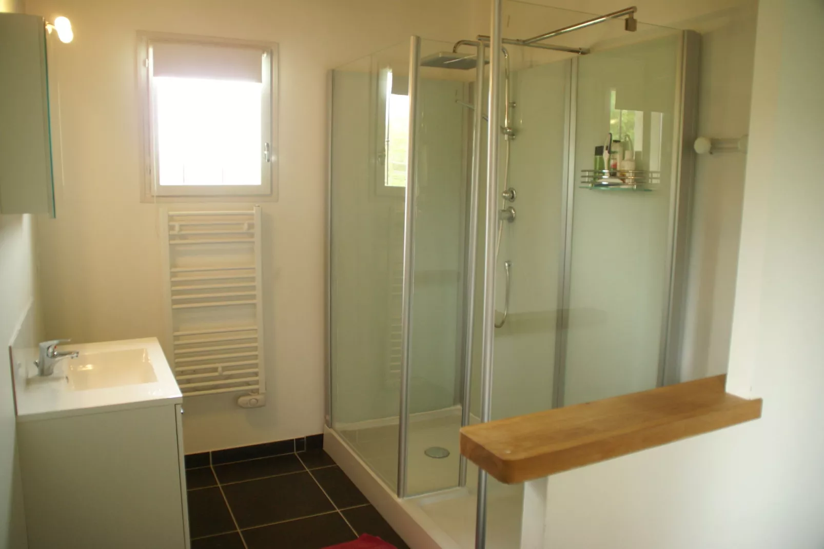 Maison avec piscine chauffée-Bathroom