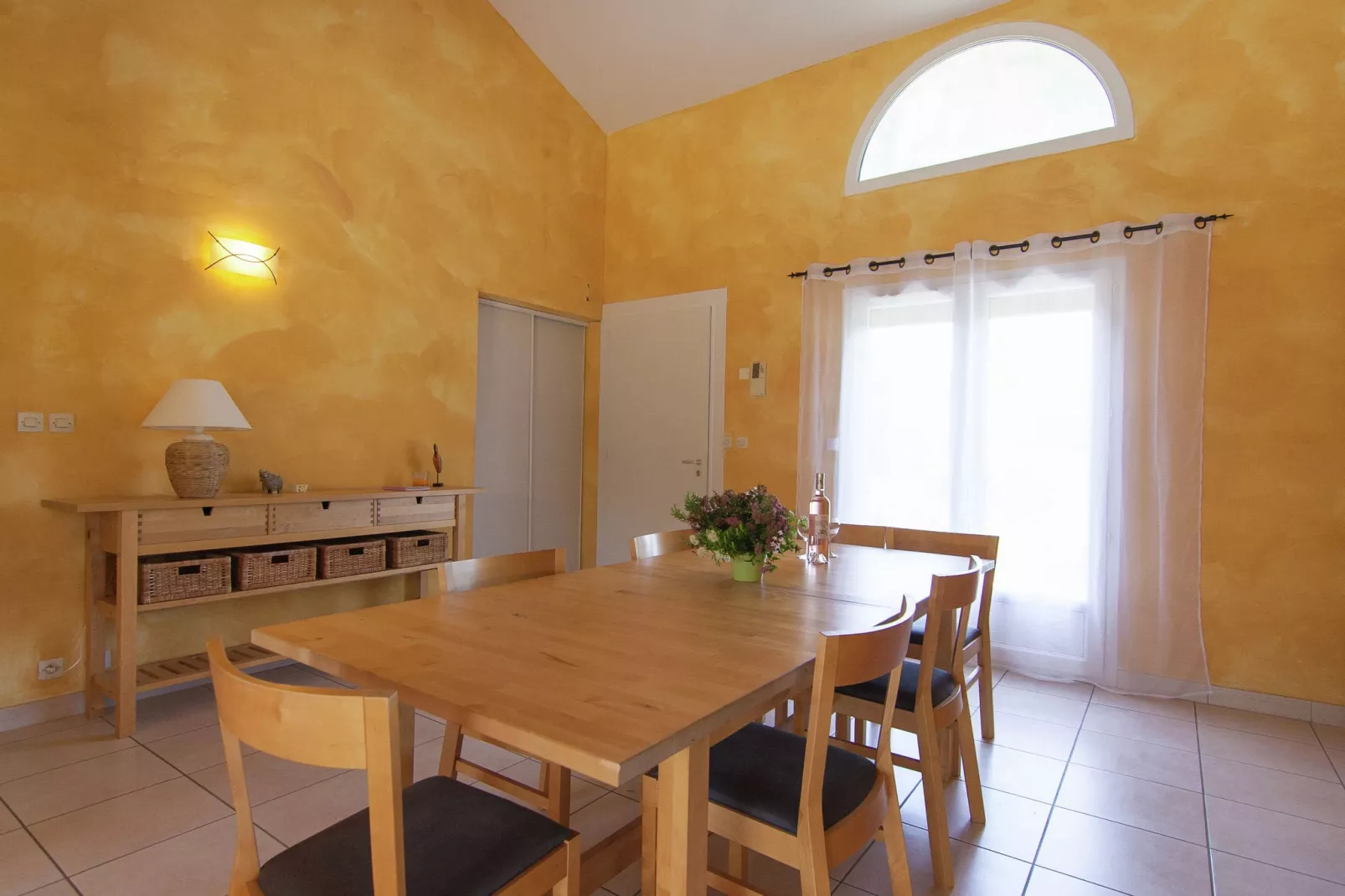 Villa Céthi-Dining room