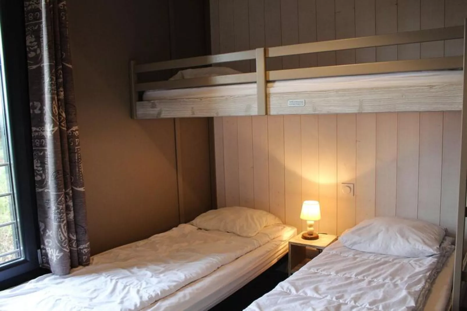 Chalet in Pomérols-Bedroom