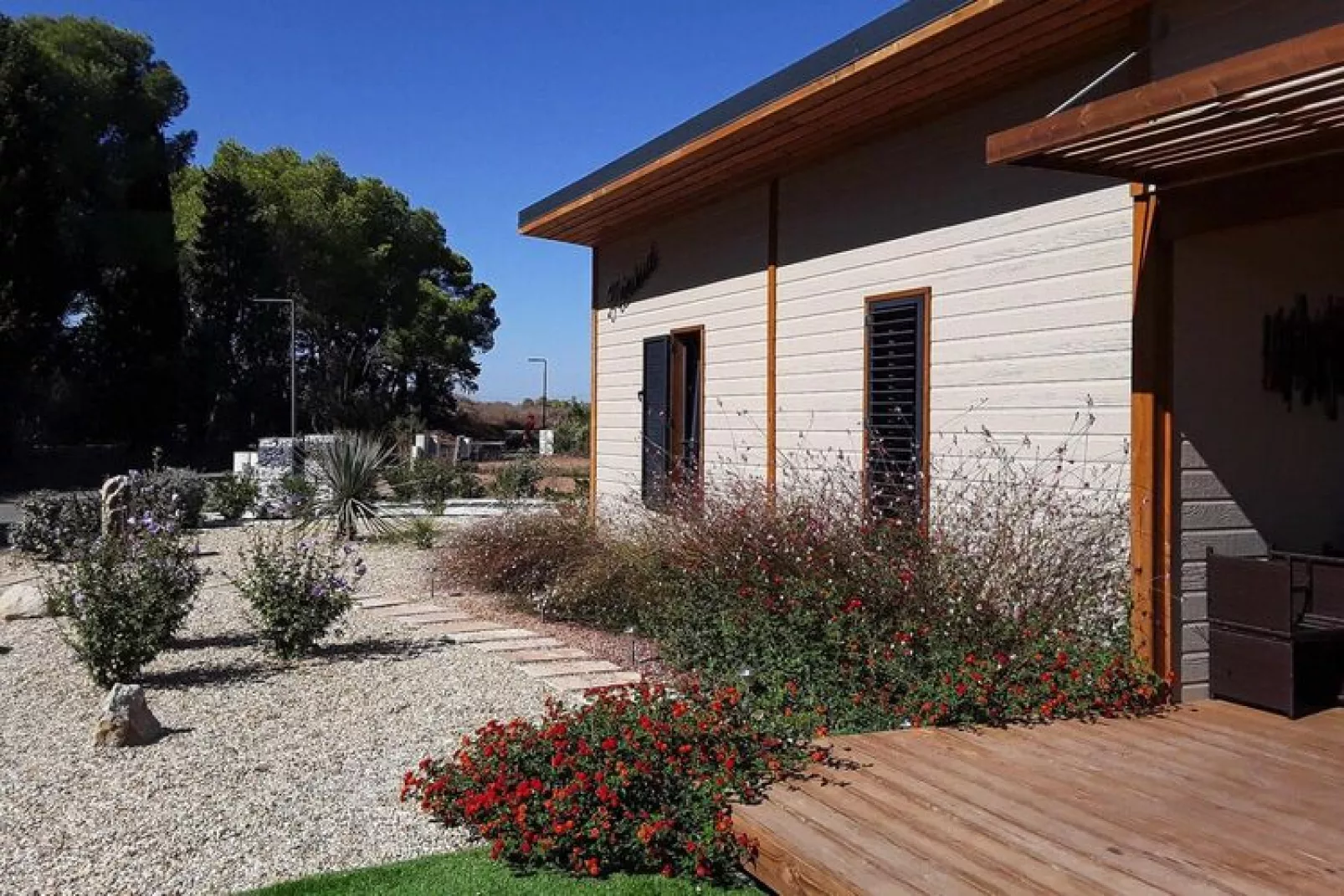 Chalet in Pomérols-Gardens summer