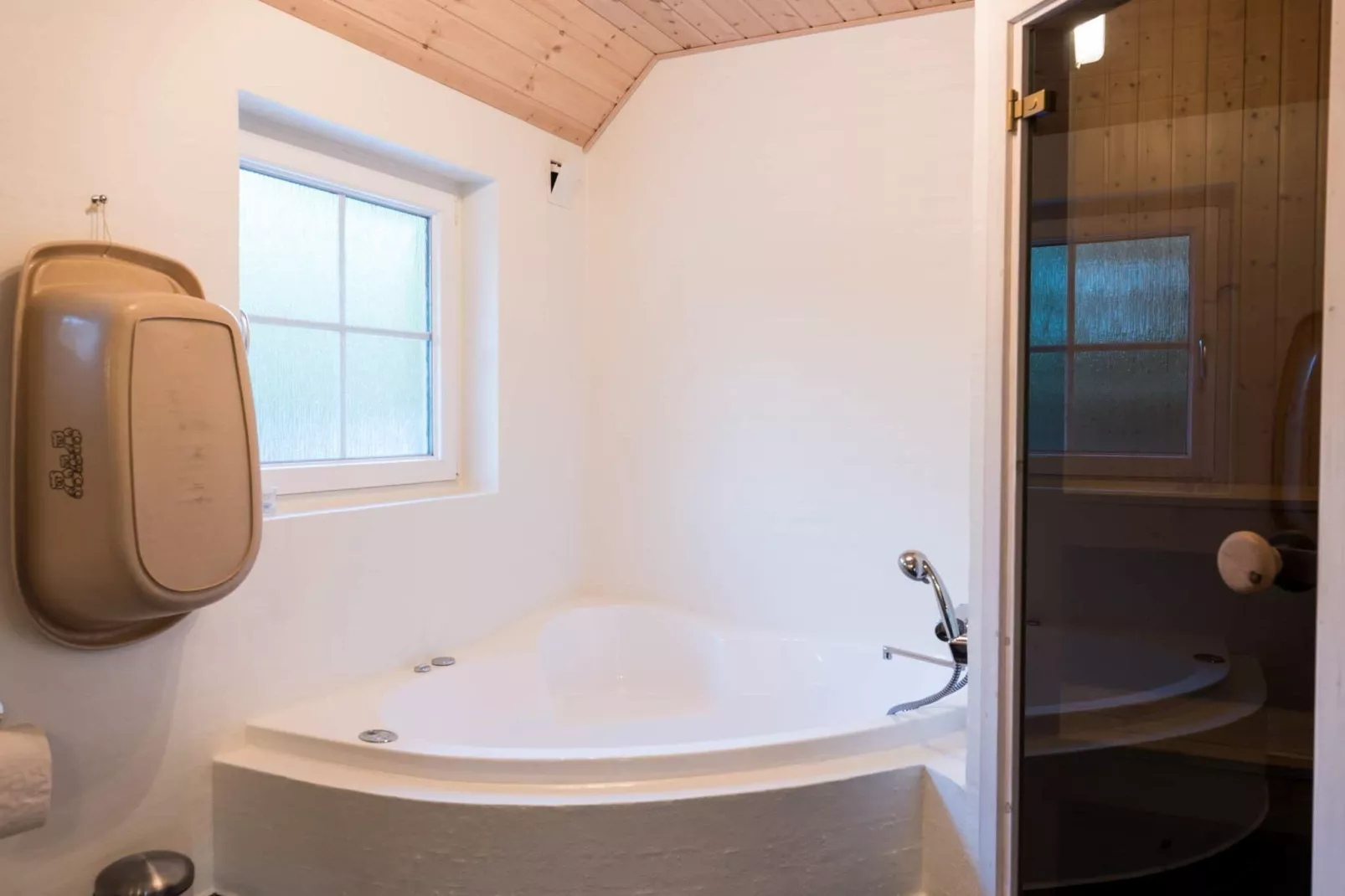 8 Personen Ferienhaus in Nørre Nebel-Wellnessbereich