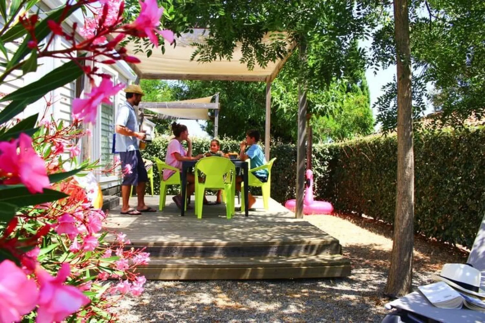 Caravanpark Mas des Lavandes Sérignan-Mobilhome ConfortPremium TVclim 3ch 6p-Jardin d'été