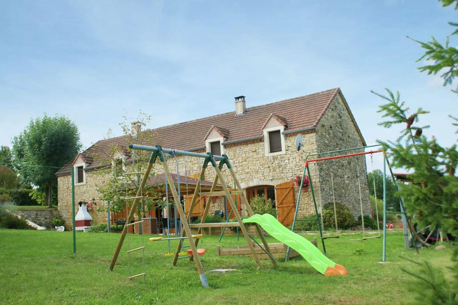 La Pouzaque-Gardens summer