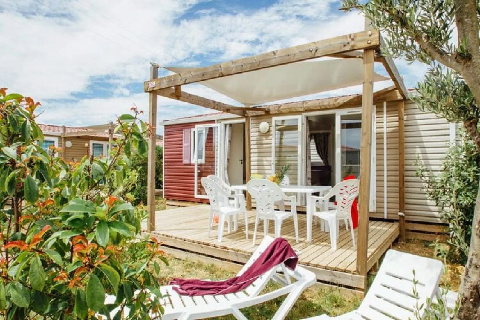 Caravanpark Domaine Sainte Véziane Bessan-Mobilhome Confort 2 chambres 4-6 pers-Extérieur été