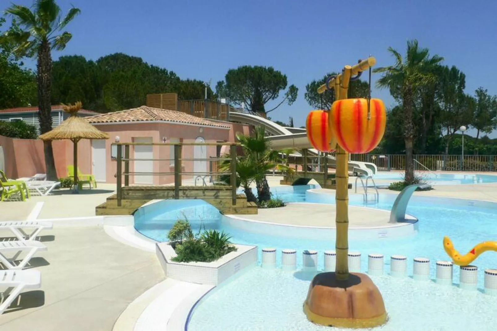 Caravanpark Domaine Sainte Véziane Bessan-Mobilhome Confort 2 chambres 4-6 pers-Piscine