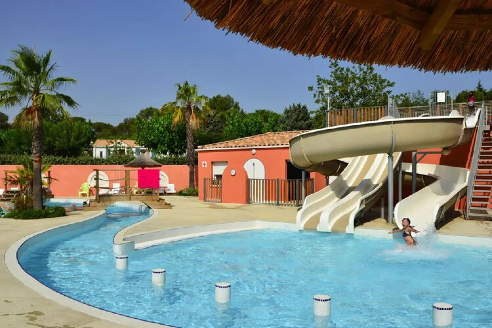 Caravanpark Domaine Sainte Véziane Bessan-Mobilhome Confort 2 chambres 4-6 pers-Piscine