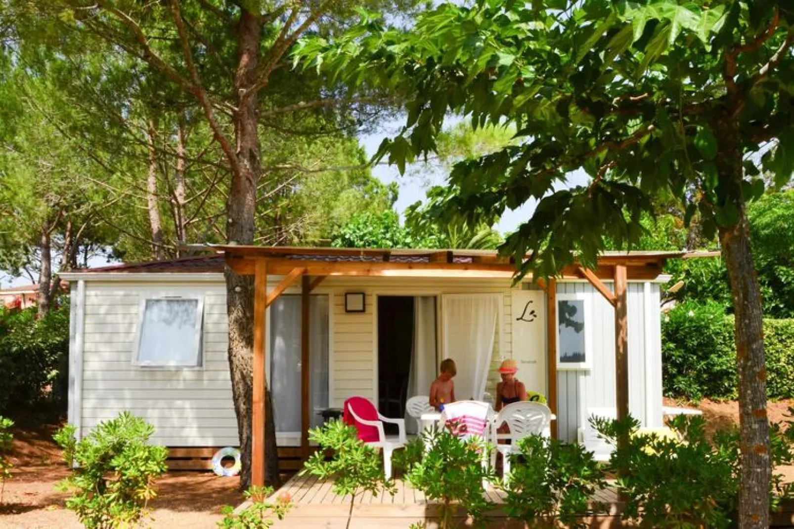 Caravanpark Domaine Sainte Véziane Bessan-Mobilhome Confort 2 chambres 4-6 pers-Extérieur été