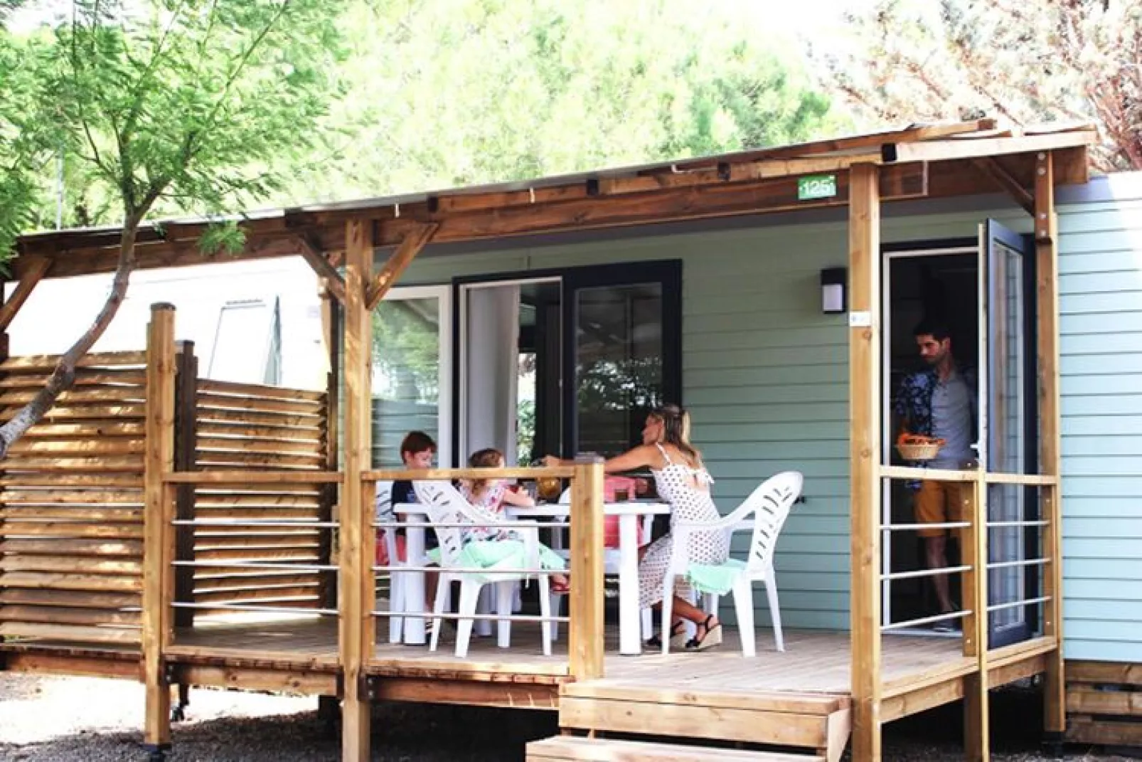 Caravanpark Domaine Sainte Véziane Bessan-Mobilhome Premium 2 chambres 4-6 pers-Extérieur été