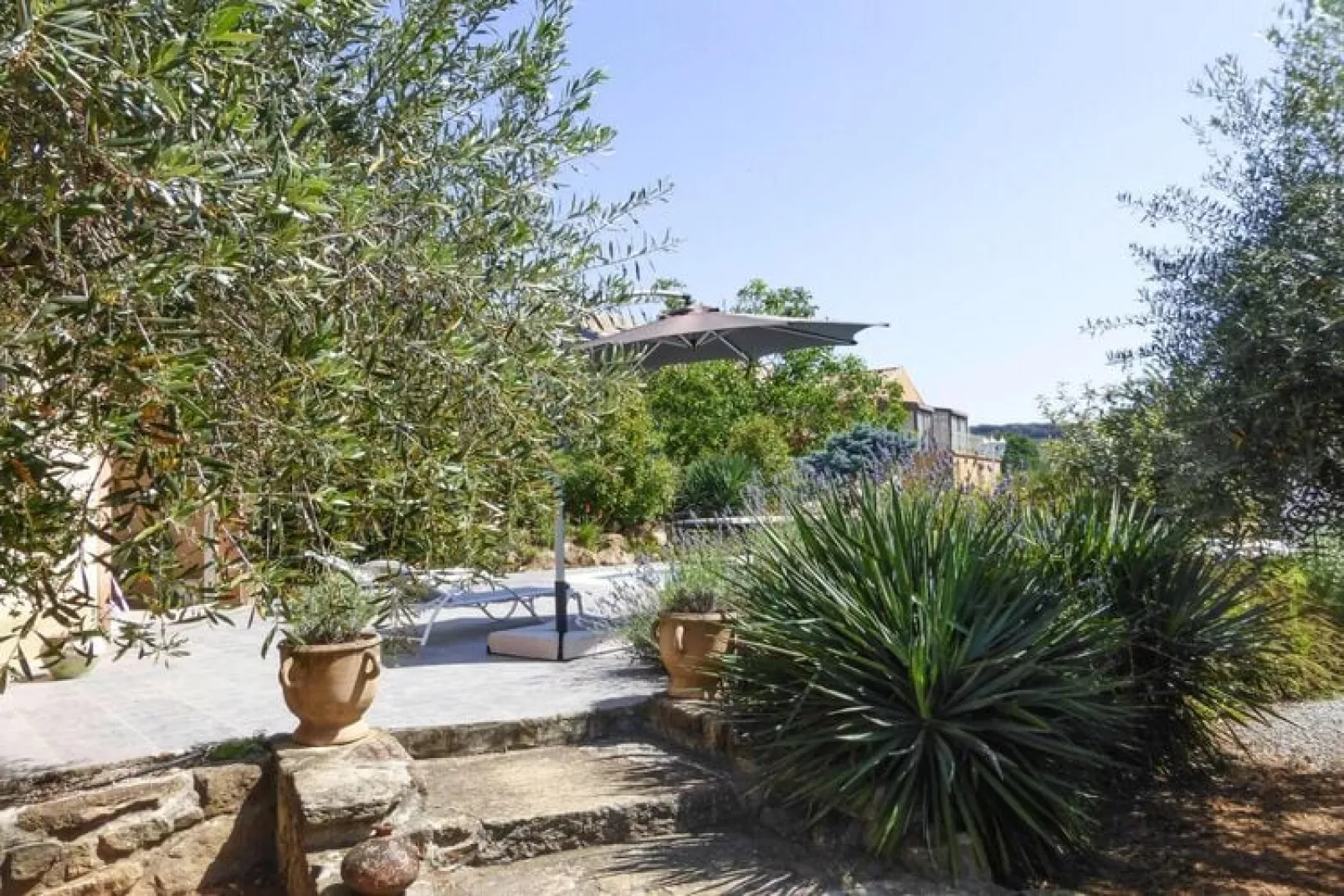 Ferienhaus in Gabian-Gardens summer
