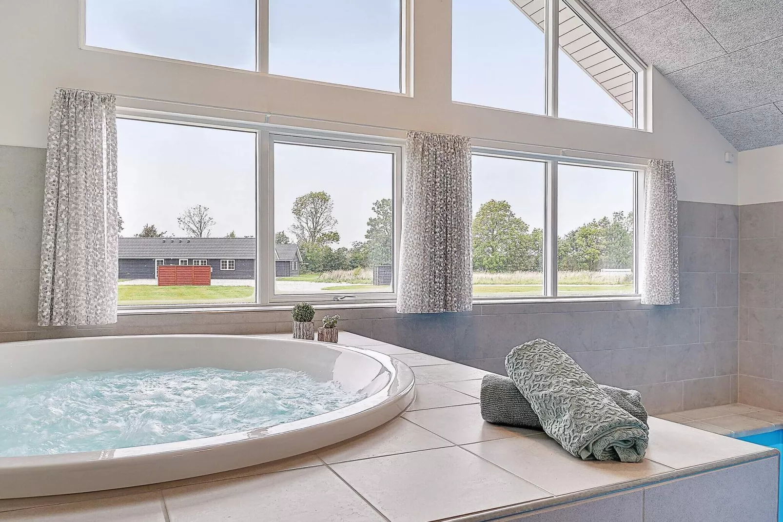 Luxurioses Refugium mit Pool -- By Traum Ferienwohnungen-Wellnessbereich