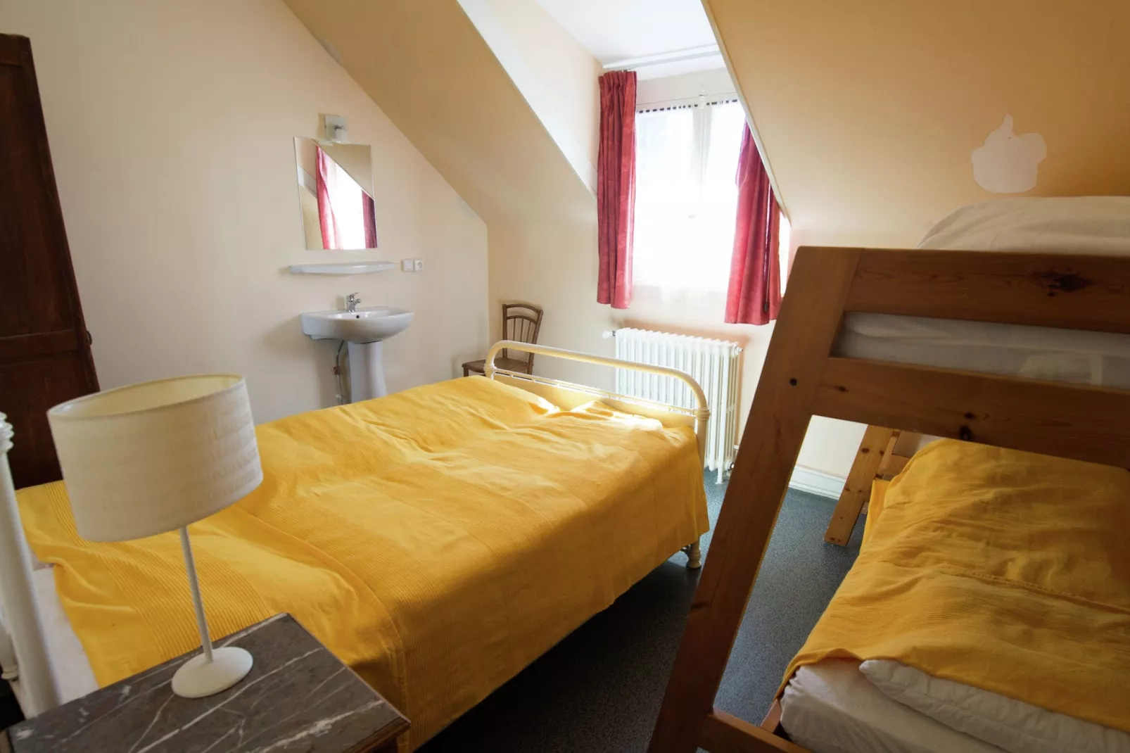 Gîte St Honoré les Bains-Schlafzimmer
