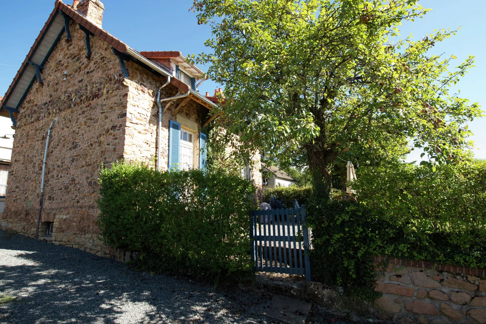 Gîte St Honoré les Bains-Außenbereich Sommer
